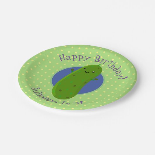 Schattigee groene augurk komkommer gepersonaliseer papieren bordje (Gekanteld)