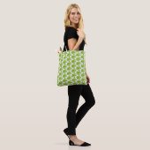 Schattigee groene bloemen groene bloem groene made tote bag (Op model)