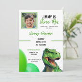 Schattigee Groene Cartoon Trex Foto Verjaardag Kaart (Staand voorkant)