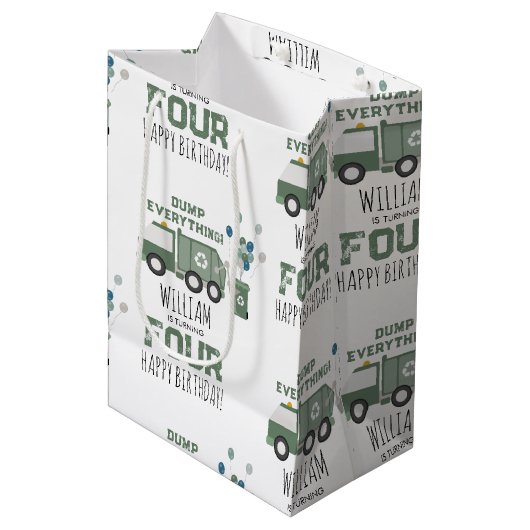 Schattigee Groene Recycling Truck Kinder Naam Age  Medium Cadeauzakje (Voorkant Gekanteld)