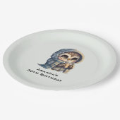 Schattigee grootogige uil met een koffieverjaardag papieren bordje (Gekanteld)