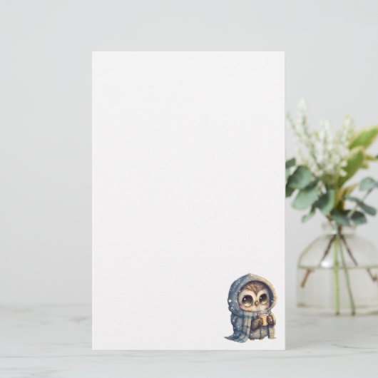 Schattigee grootogige uil met een kop koffie briefpapier (Staand voorkant)