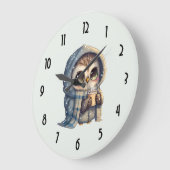 Schattigee grootogige uil met een kop koffie grote klok (Hoek)