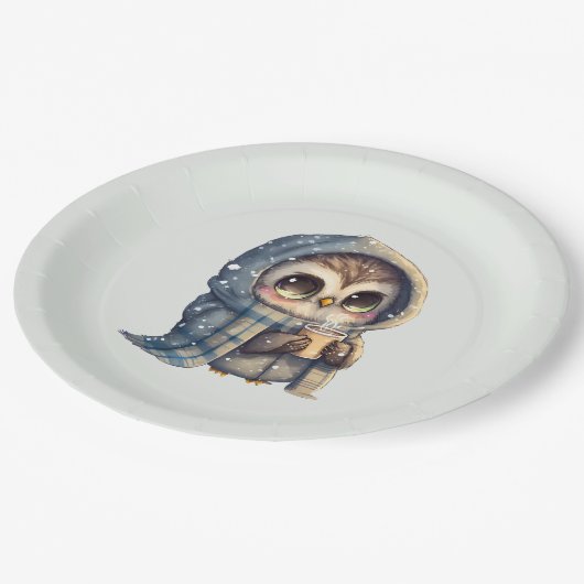 Schattigee grootogige uil met een kop koffie papieren bordje (Gekanteld)