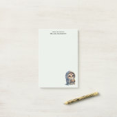 Schattigee grootogige uil met een kop koffie post-it® notes (Op bureau)