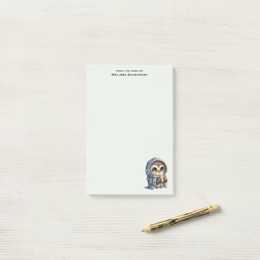 Schattigee grootogige uil met een kop koffie post-it® notes (Op bureau)
