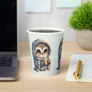 Schattigee grootogige uil met een kopje koffie - papieren bekers