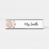 Schattigee Groowy Apple & Flowers Teacher's Bureau Naambordje (Voorkant)