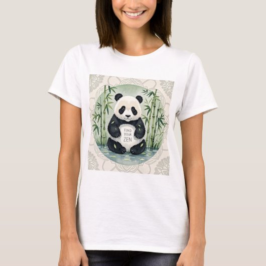 Schattigee Grote Chubby panda zittend in een lotus T-shirt (Voorkant)