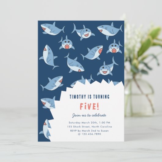 Schattigee grote witte haaien oceaan verjaardagsfe kaart (Staand voorkant)
