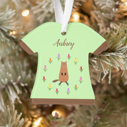 Schattigee Groundhog en Tulip Flowers Custom Name Ornament (Boom)