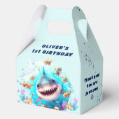 Schattigee haai baby jongen 1e verjaardag medium g bedankdoosjes (Achterkant)