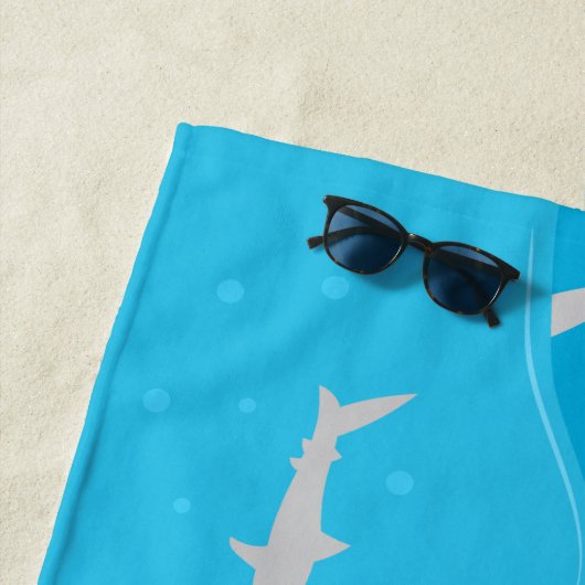 Schattigee haai in water | Jongens gepersonaliseer Strandlaken (In situ)