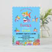 Schattigee haaienvis regenboog kleurrijk verjaarda kaart (Staand voorkant)