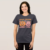 Schattigee Halloween Dikke Dijen Spooky Vibes Pomp Tri-Blend Shirt (Voorkant volledig)