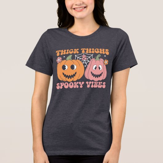 Schattigee Halloween Dikke Dijen Spooky Vibes Pomp Tri-Blend Shirt (Voorkant)