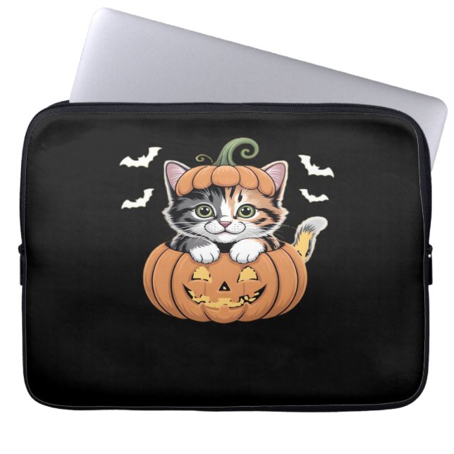 Schattigee Halloween Kitten in een Pumpkin Classic Laptop Sleeve (Voorkant)