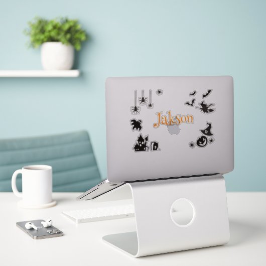 Schattigee Halloween Naam Sticker – Gepersonalisee (Laptop op bureau)