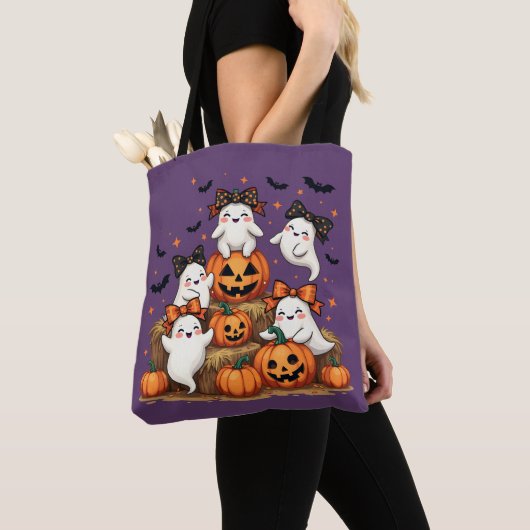 Schattigee Halloween-spoken in Coquette Bows & Pum Tote Bag (Dichtbij)