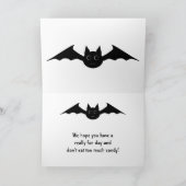 Schattigee Halloween vampier vleermuis met grote o Kaart (Binnen)