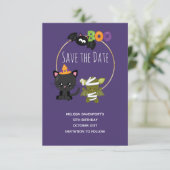 Schattigee Halloween Verjaardagskat, Bat & Mummy B Save The Date (Staand voorkant)