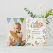 Schattigee Happy Dinosaurs 1e Verjaardagsfoto Kaart (Staand voorkant)