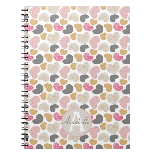 Schattigee harten pastel kleuren monogram naam notitieboek (Voorkant)