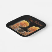 Schattigee heks en kat buiten poort Halloween Papieren Bordje (Gebogen)