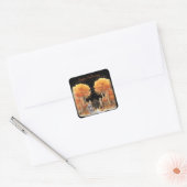 Schattigee heks en kat buiten poort Halloween Vierkante Sticker (Envelop)