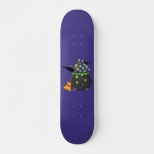 Schattigee heksenkraai op zoek naar een bubbelende persoonlijk skateboard