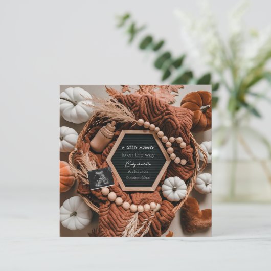 Schattigee Herfst zwangerschapsaankondiging Kaart (Staand voorkant)