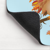 Schattigee herfstuil op een tak muismat (Hoek)