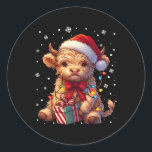 Schattigee Highland Koe Christmas Highland Koe Xma Ronde Sticker<br><div class="desc">Schattigee Highland Koe Christmas Highland Koe Xmas Santa Farmer</div>
