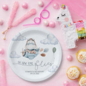 Schattigee Hippo vliegt met vliegtuig en wolken, e Papieren Bordje (Feest)