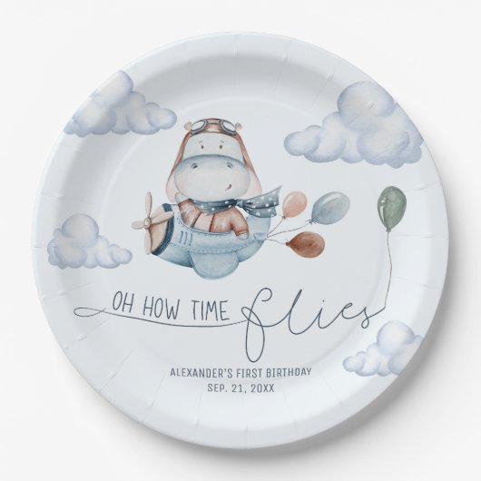 Schattigee Hippo vliegt met vliegtuig en wolken, e Papieren Bordje (Voorkant)