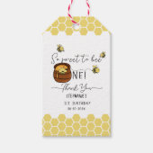 Schattigee hommel zo lief om één 1e verjaardag te  cadeaulabel (Voorkant)