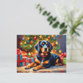 Schattigee hond bij de kerstboom feestdagenkaart (Staand voorkant)