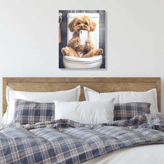 Schattigee Hond Controle Telefoon in Badkamer Toil Canvas Afdruk (Insitu (Slaapkamer))