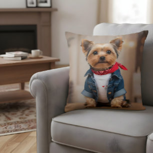 Schattigee hond in een jasje kussen