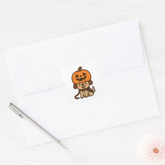 Schattigee hond met jack-o-lantaarn vierkante sticker (Envelop)