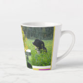 Schattigee honden in Rapeseed Field Collage Latte Latte Mok (Rechts)