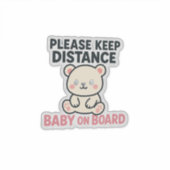 Schattigee ‘Houd afstand – Baby aan boord’ auto Sticker (Voorkant)