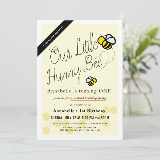 Schattigee Hunny Bee Yellow Virtual 1e verjaardags Kaart (Staand voorkant)