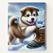Schattigee Husky Puppy Spelen in het besneeuwde wi Notitieboek (Achterkant)