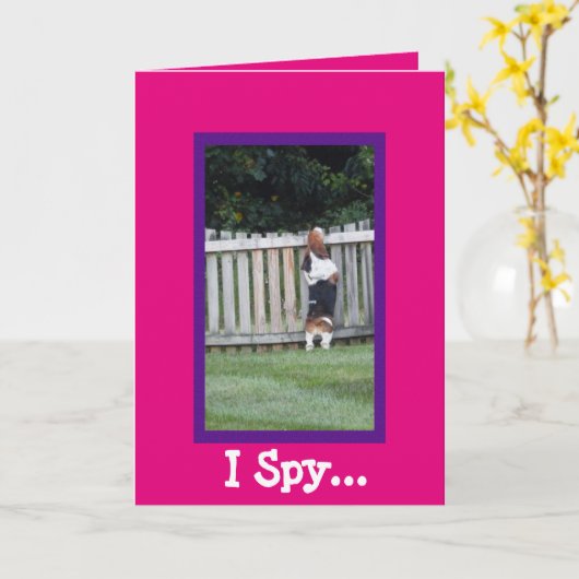 Schattigee "I Spy" Verjaardag Kaart met Basset Hou (Gele Bloem)
