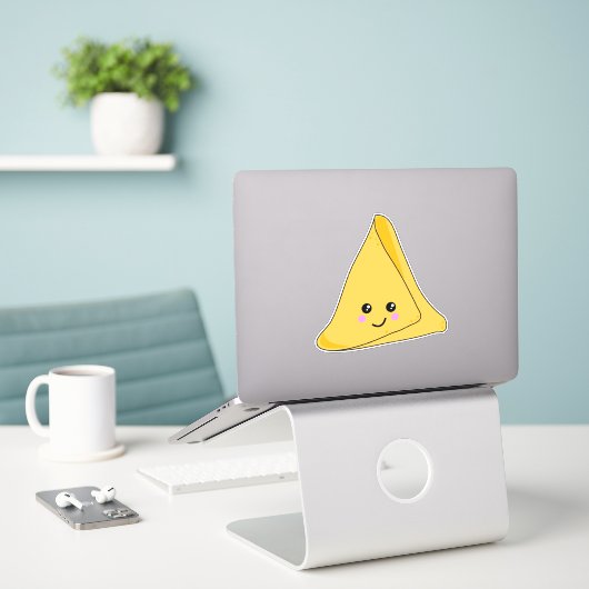 Schattigee Indiase Samosa Kawaii Karakter Sticker (Laptop op bureau)