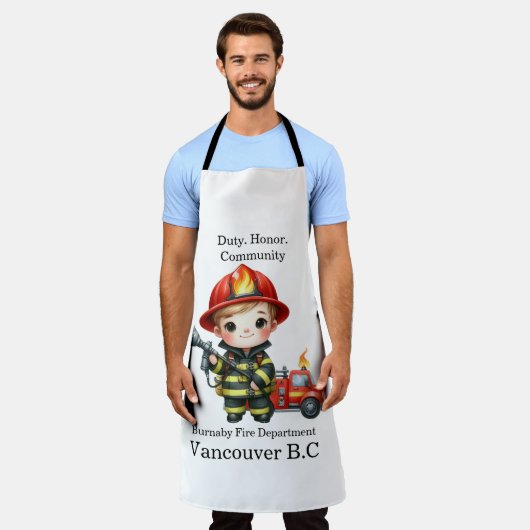 Schattigee jonge brandweerman in rode uitrusting schort (Gedragen)