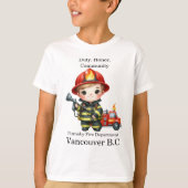 Schattigee jonge brandweerman in rode uitrusting t-shirt (Voorkant)