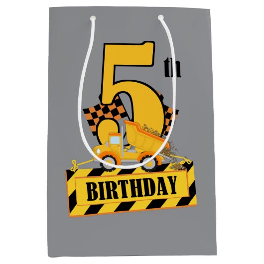 Schattigee jongensbouw Verjaardag 5e Medium Cadeauzakje (Voorkant)