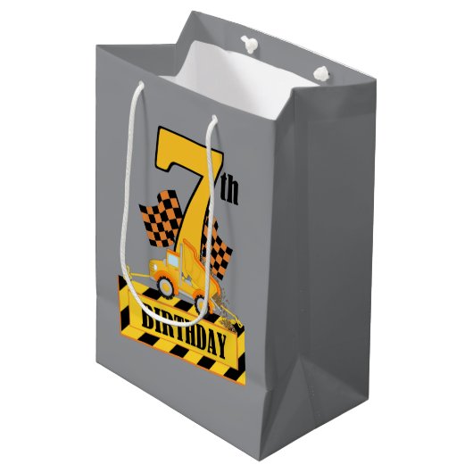 Schattigee jongensbouw Verjaardag 7e Medium Cadeauzakje (Voorkant Gekanteld)